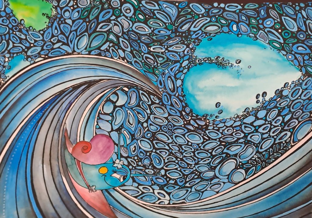 Catherine Durbec, illustratrice, se lance dans un projet de littérature de jeunesse, à l'encre et au rotring. Ici, découverte de la Polynésie et des récifs coralliens. Originalité d'un escargot qui surfe sur la vague.