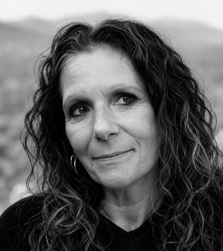 Portrait noir et blanc de Catherine Durbec, auteure du Nénuphar.