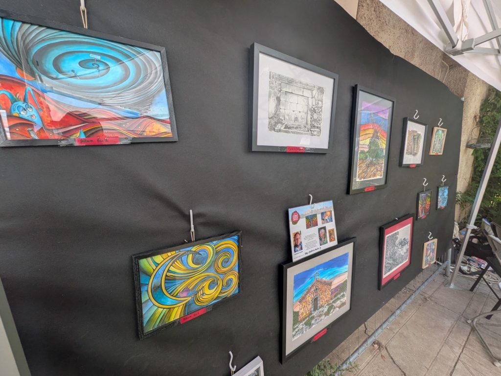 Côté artistes. Exposition. Encres, aquarelles, illustrations au rotring. Jeunesse et paysage. Monochrome et couleurs.